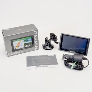 GARMIN Drive 52 M 5" GPS Touchscreen Navigation System w/ Accessories 🚗🗺️